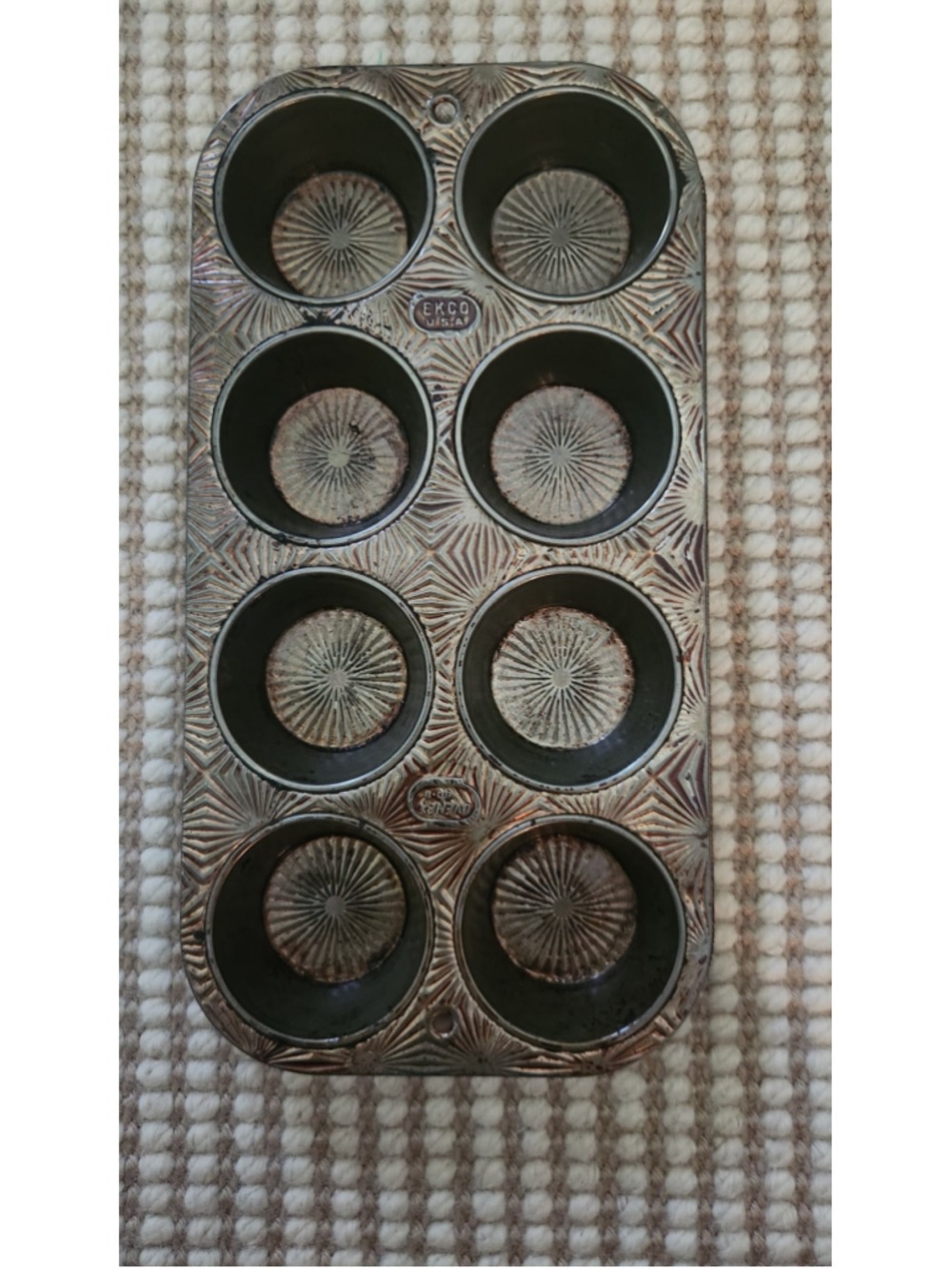 Vintage EKCO USA 8-Cup Muffin Pan Cupcake Tin Starburst Pattern Rustic Bakeware